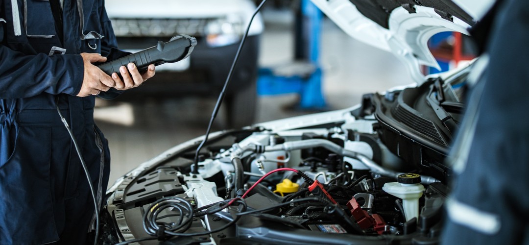 mechanic-scanning-car-for-trouble-codes Mechanic scanning car for trouble codes