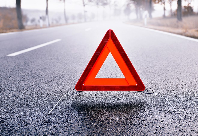 emergency-safety-triangle-for-roadside-emergencies
